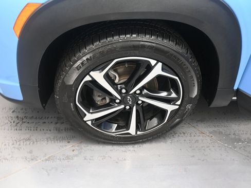 Used 2023 Chevrolet TrailBlazer RS w/ Sun and Liftgate Package FWD image 13