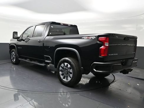 Used 2021 Chevrolet Silverado 2500 Custom w/ Custom Value Package AWD/4WD image 3