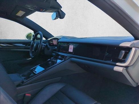 Used 2024 Porsche Panamera image 24