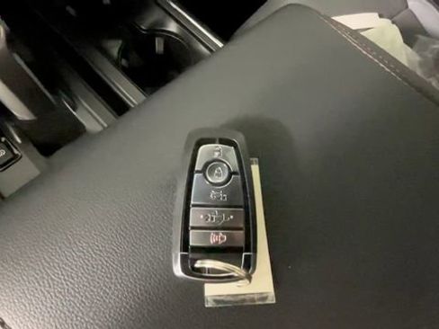 Used 2023 Ford F150 Lightning Lariat AWD/4WD image 29
