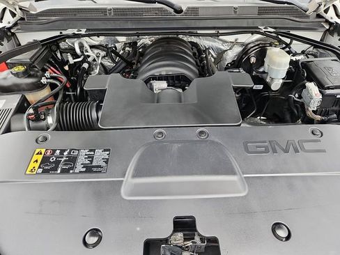 Used 2018 GMC Yukon SLT image 16