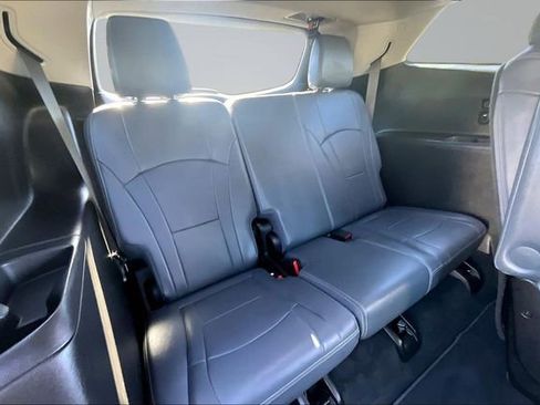 Used 2021 Buick Enclave Essence w/ Sport Touring Edition FWD image 26