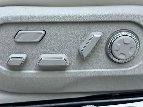 Certified 2024 Genesis GV60 RWD image 22