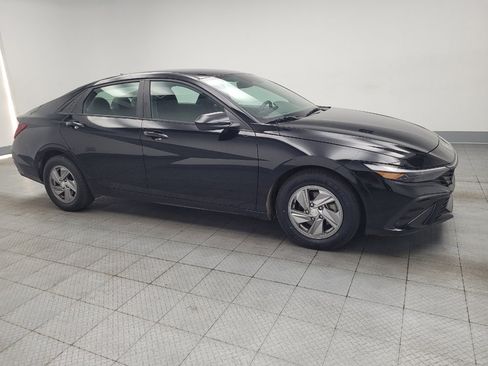 Used 2024 Hyundai Elantra SE FWD image 11