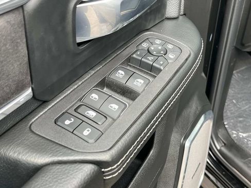 New 2025 RAM 2500 Laramie AWD/4WD image 12
