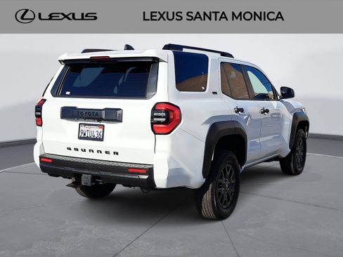 Used 2025 Toyota 4Runner SR5 AWD/4WD image 5