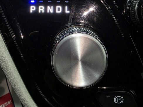 Used 2024 Chrysler Voyager LX image 37