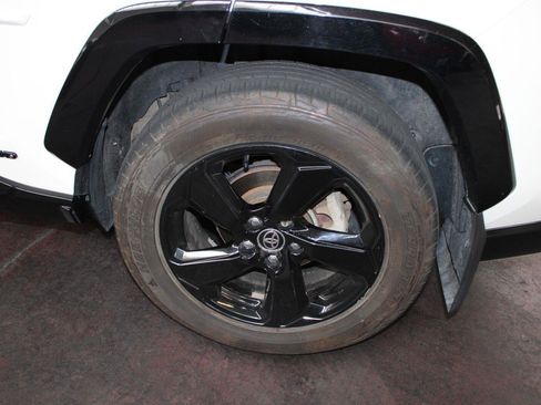 Used 2020 Toyota RAV4 XSE AWD/4WD image 12