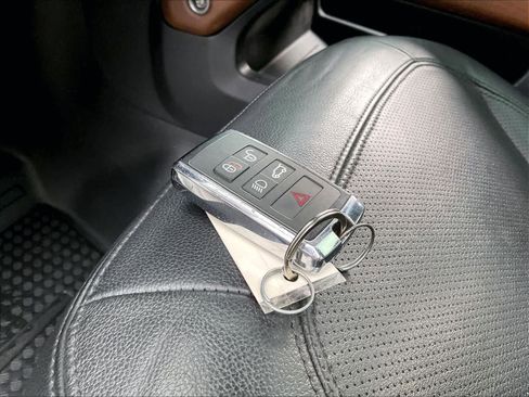 Used 2024 Land Rover Defender 110 S image 12