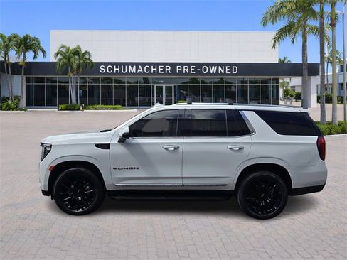 Used 2023 GMC Yukon SLT w/ SLT Premium Package image 4