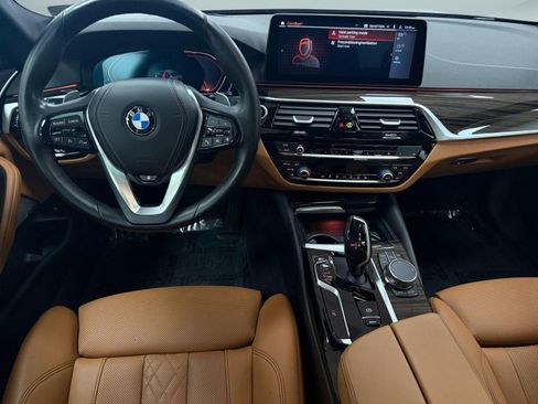 Used 2023 BMW 530i xDrive w/ Premium Package image 22