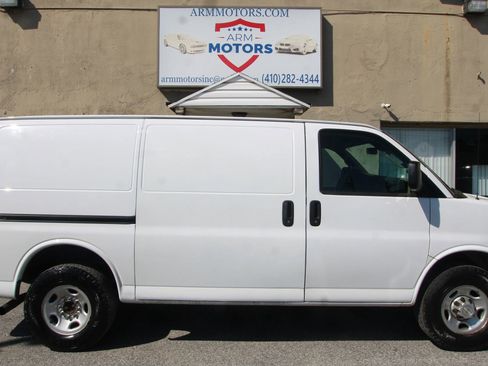 Used 2020 Chevrolet Express 3500 w/ Driver Convenience Package RWD image 4