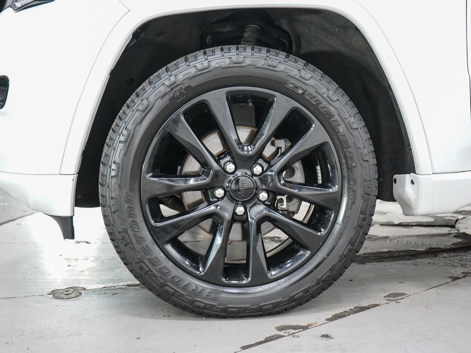 Used 2020 Jeep Grand Cherokee Altitude AWD/4WD image 29