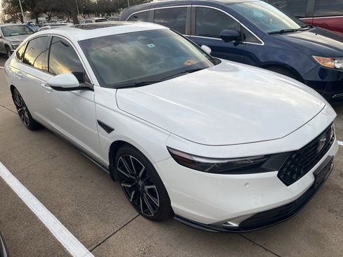 Used 2025 Honda Accord Touring image 3