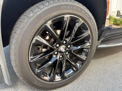 Used 2019 Cadillac Escalade ESV Luxury w/ Escalade Sport Edition RWD image 4