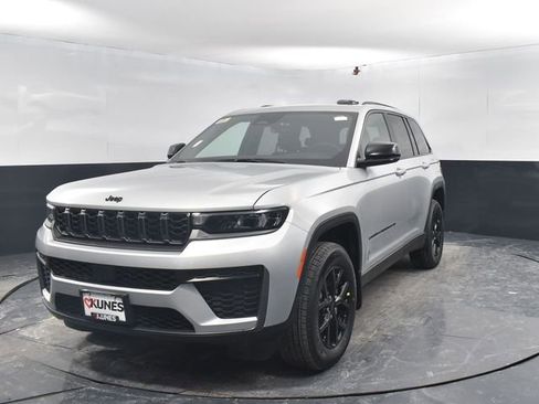 New 2026 Jeep Grand Cherokee Altitude AWD/4WD image 4