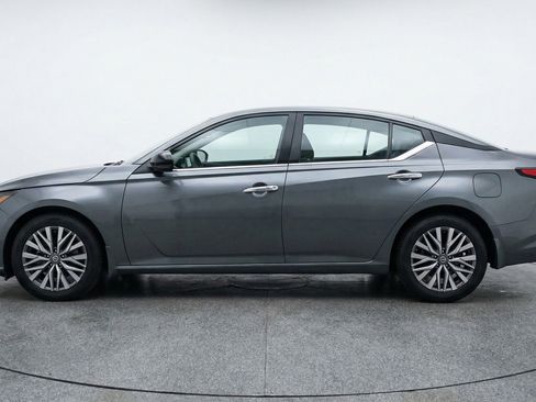 Used 2025 Nissan Altima 2.5 SV image 5