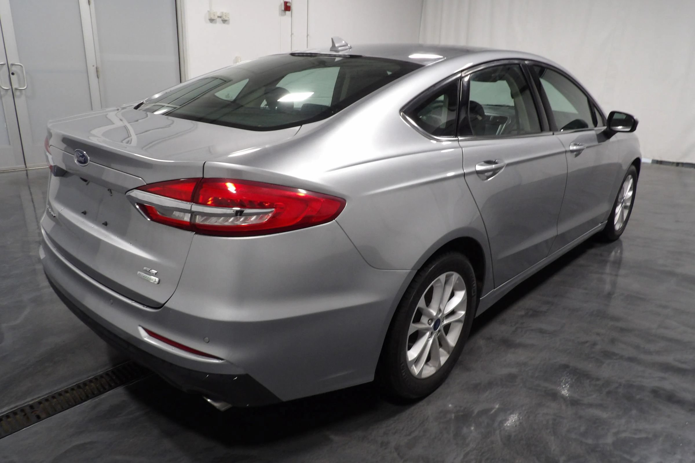 Used 2020 Ford Fusion SE FWD image 4