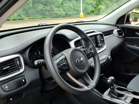 Used 2018 Kia Sorento AWD image 8
