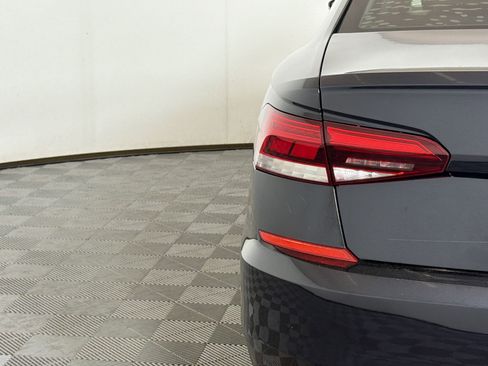 Used 2022 Volkswagen Passat 2.0T SE FWD image 13