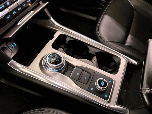 Used 2020 Ford Explorer XLT w/ Equipment Group 202A image 16