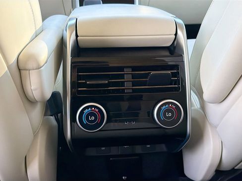 Used 2025 Land Rover Range Rover SE image 21