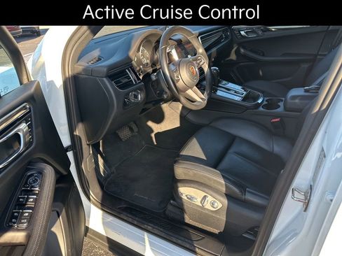 Used 2023 Porsche Macan image 13