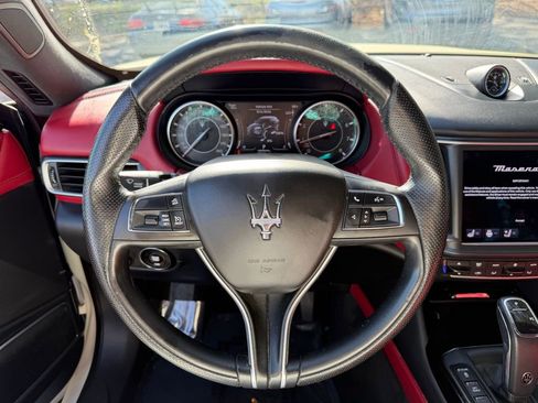 Used 2022 Maserati Levante Modena AWD/4WD image 16
