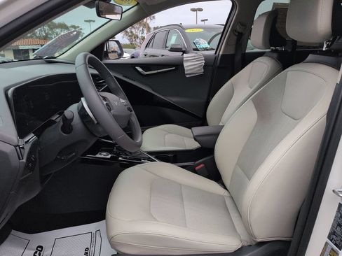 Used 2025 Kia Niro EX FWD image 20