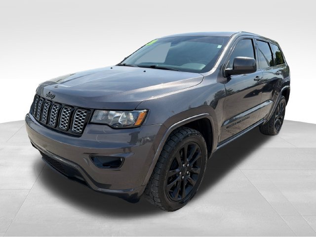 Used 2021 Jeep Grand Cherokee Laredo X AWD/4WD image 3