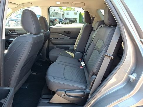 Used 2024 Nissan Pathfinder SV FWD image 10
