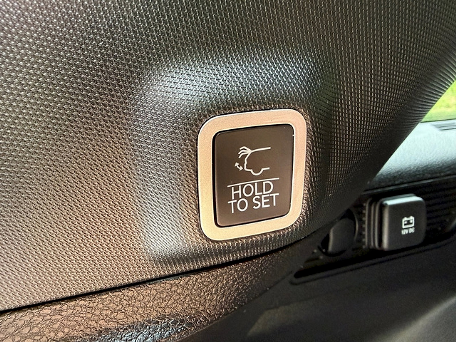 Used 2025 Jeep Grand Cherokee Altitude AWD/4WD image 16