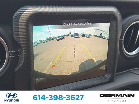 Used 2021 Jeep Wrangler Unlimited Sahara w/ Cold Weather Group AWD/4WD image 31