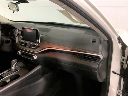Used 2025 Nissan Altima 2.5 SV FWD image 16