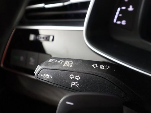 Used 2022 Audi Q8 Premium AWD/4WD image 40