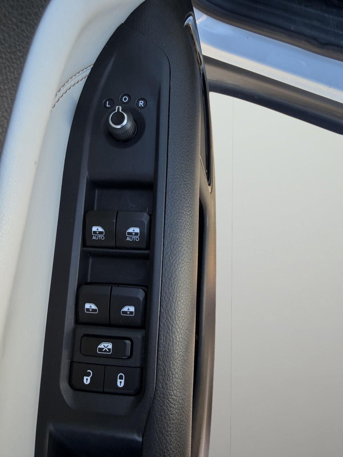 Used 2025 Jeep Compass Limited AWD/4WD image 11