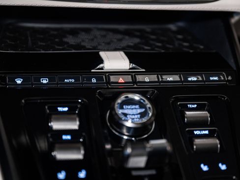 Used 2025 Aston Martin DBX 707 image 31