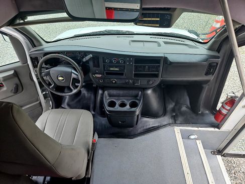 Used 2015 Chevrolet Express 3500 w/ Shuttle Bus Package image 34