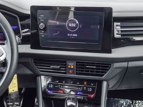 Used 2025 Volkswagen Jetta Sport image 12