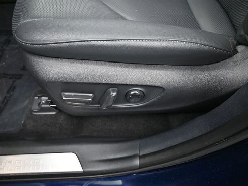 Used 2025 Toyota Grand Highlander AWD Hybrid image 16