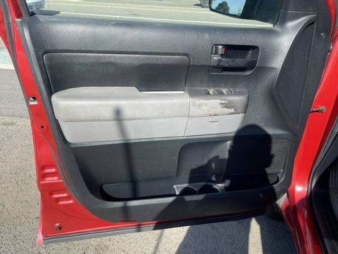 Used 2011 Toyota Tundra 4x4 CrewMax w/ Tow Pkg image 9