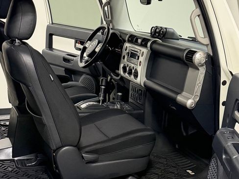 Used 2014 Toyota FJ Cruiser 4WD w/ Upgrade Package image 11