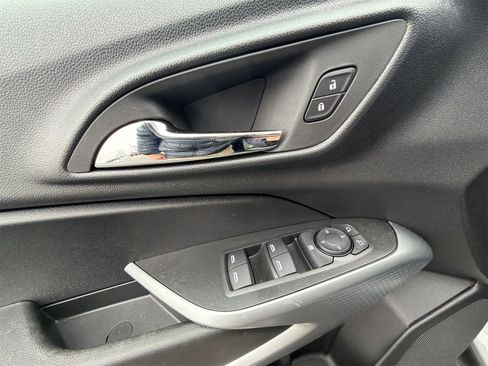 Used 2025 Chevrolet Trax RS w/ Sunroof Package image 21