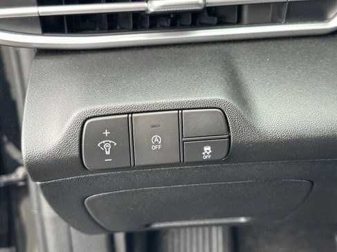 Used 2025 Hyundai Elantra SE FWD image 35