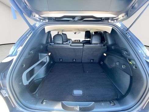 Used 2018 Jeep Cherokee Overland AWD/4WD image 5