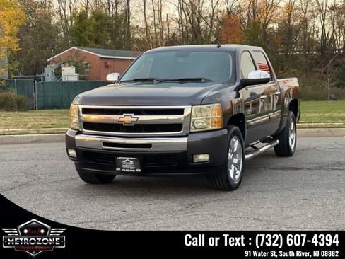 Used 2011 Chevrolet Silverado 1500 LT w/ Texas Edition RWD image 4