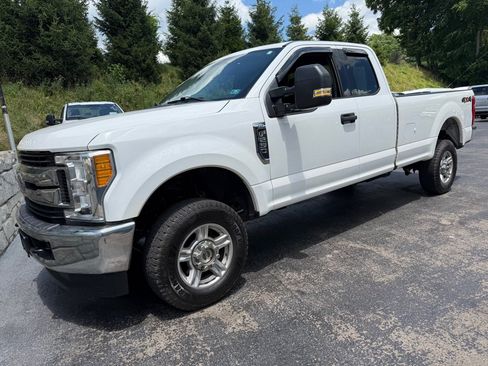 Used 2017 Ford F250 XLT AWD/4WD image 5