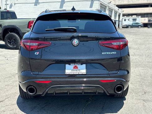 Used 2023 Alfa Romeo Stelvio Veloce AWD/4WD image 4