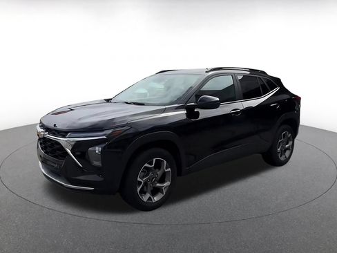 Used 2025 Chevrolet Trax LT w/ LT Convenience Package FWD image 7