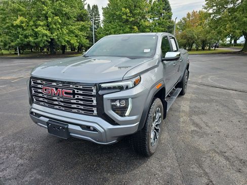 Used 2025 GMC Canyon Denali AWD/4WD image 2
